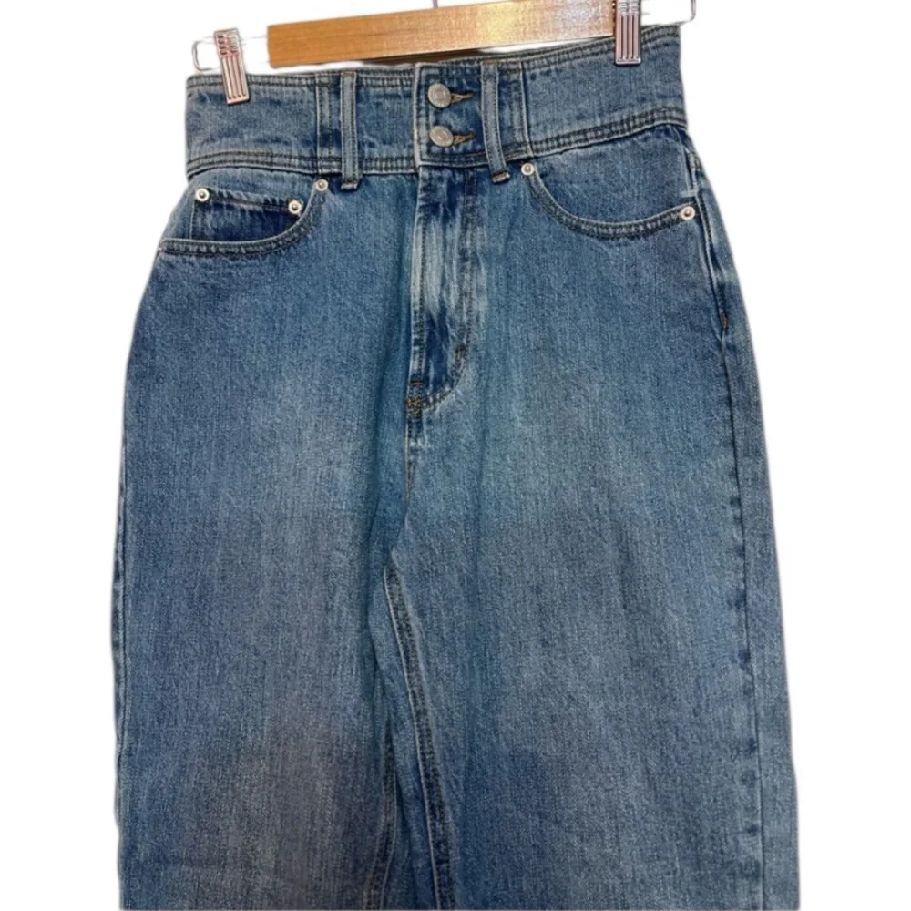 BDG Urban Outfitters  HighWaisted Mom Jean - Picture 4 of 11